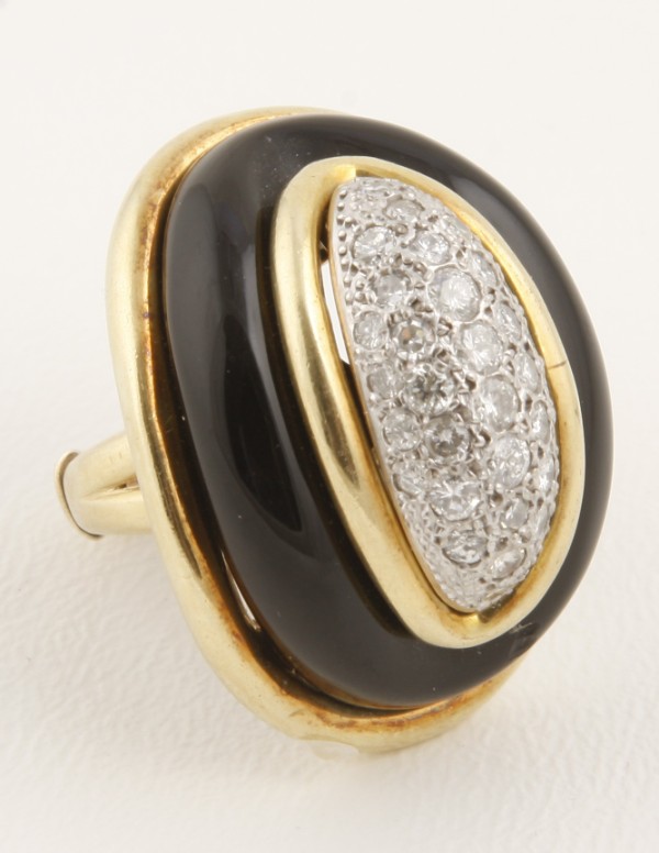 Appraisal: KY oval shaped black onyx round diamonds cttw color GH