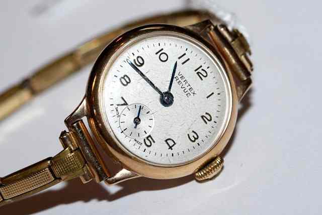 Appraisal: A LADIES CT GOLD VERTEX REVUE WRIST WATCH with a