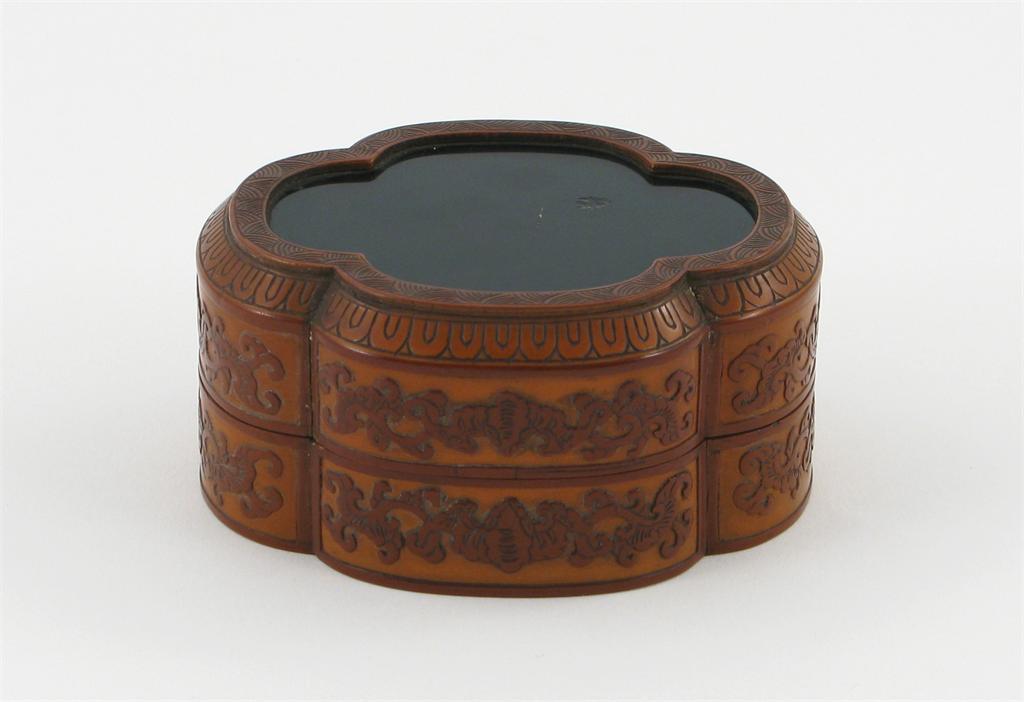 Appraisal: A rare Chinese bamboo veneered quatrelobed box