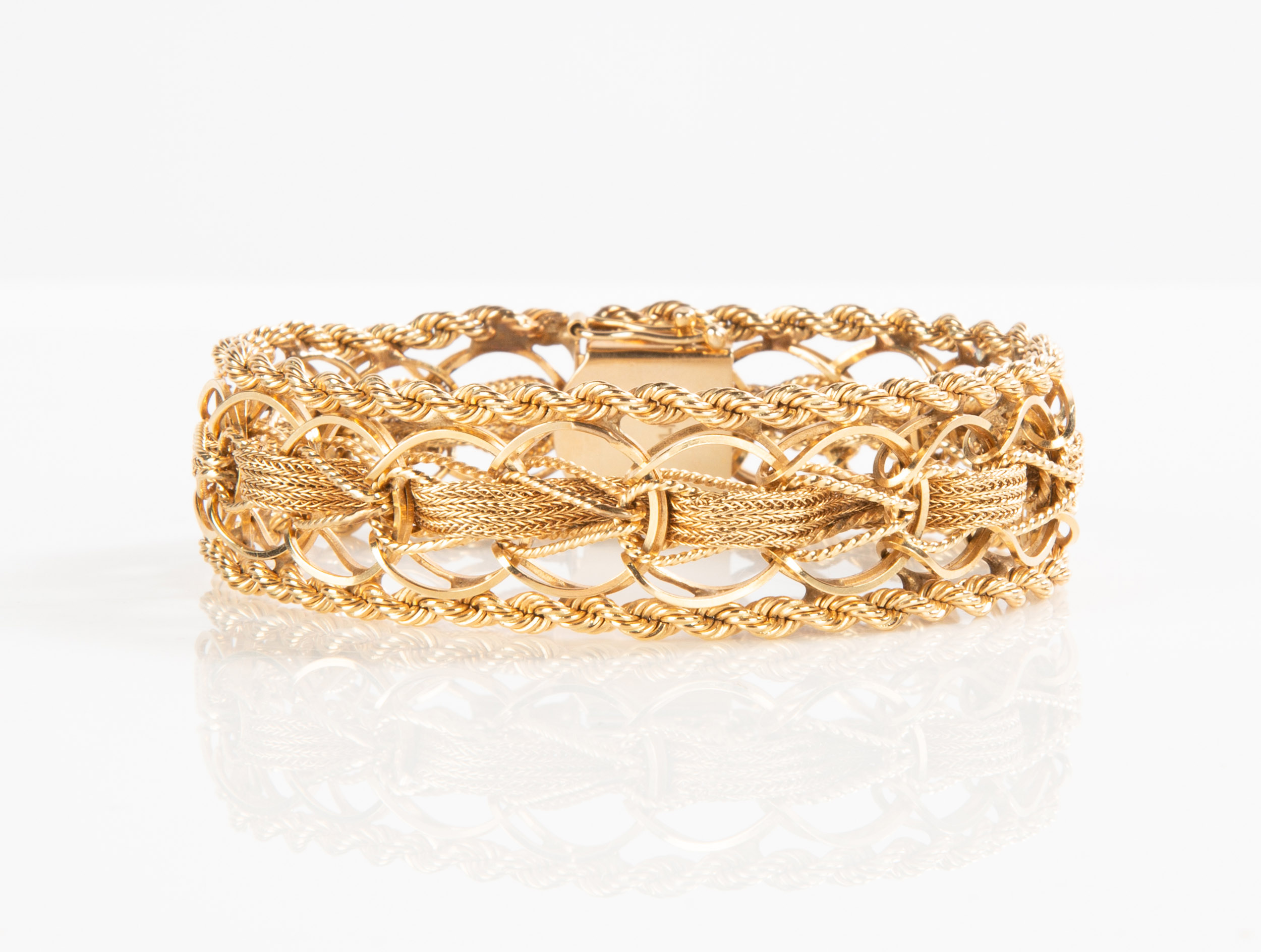 Appraisal: K GOLD MESH BRACELET marked K g