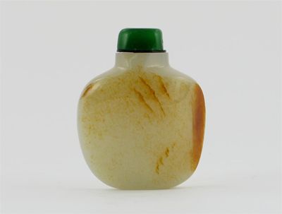 Appraisal: A Chinese celadon jade snuff bottle one side with a