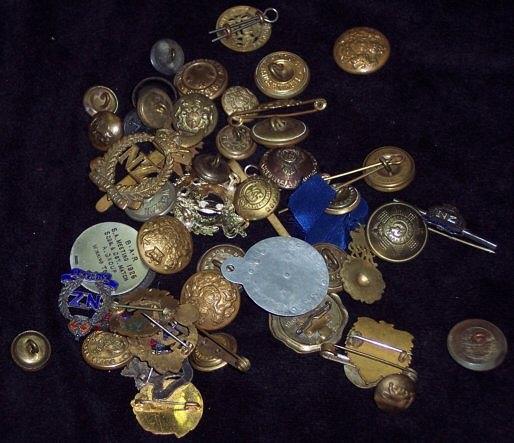 Appraisal: Sundry military buttons and badges including a number of New