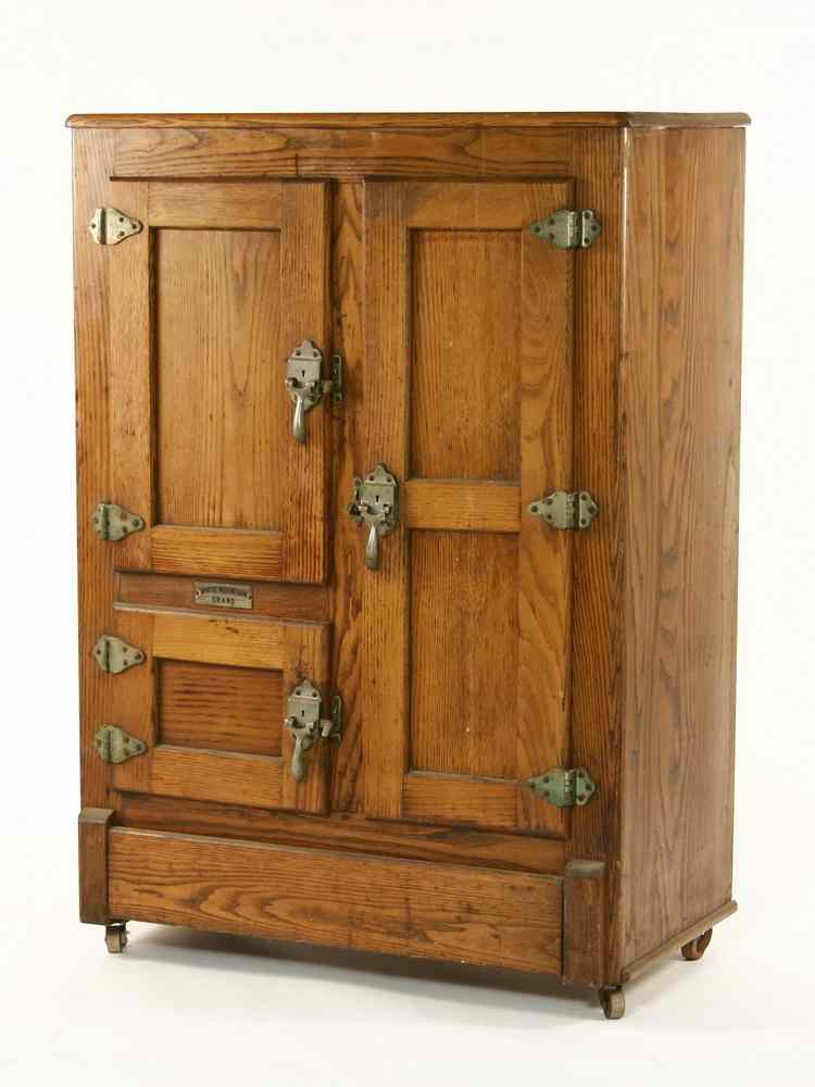 Appraisal: ICE BOX - Ca - oak ice box with three