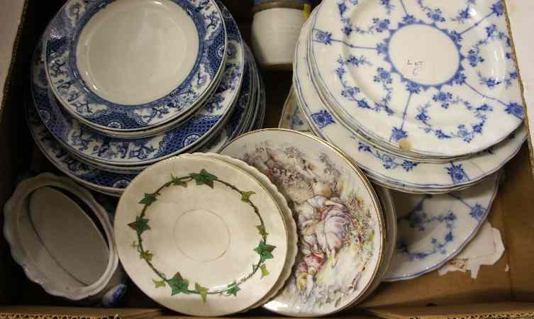 Appraisal: A collection of various pottery to include early blue and