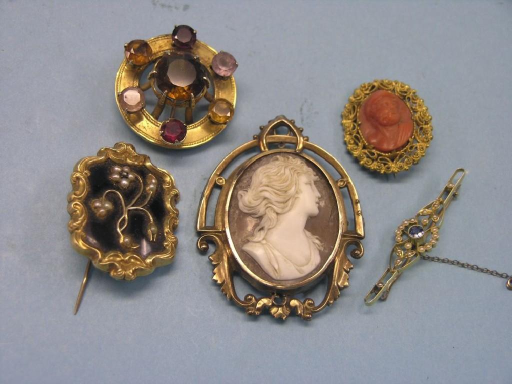 Appraisal: Five various Victorian brooches