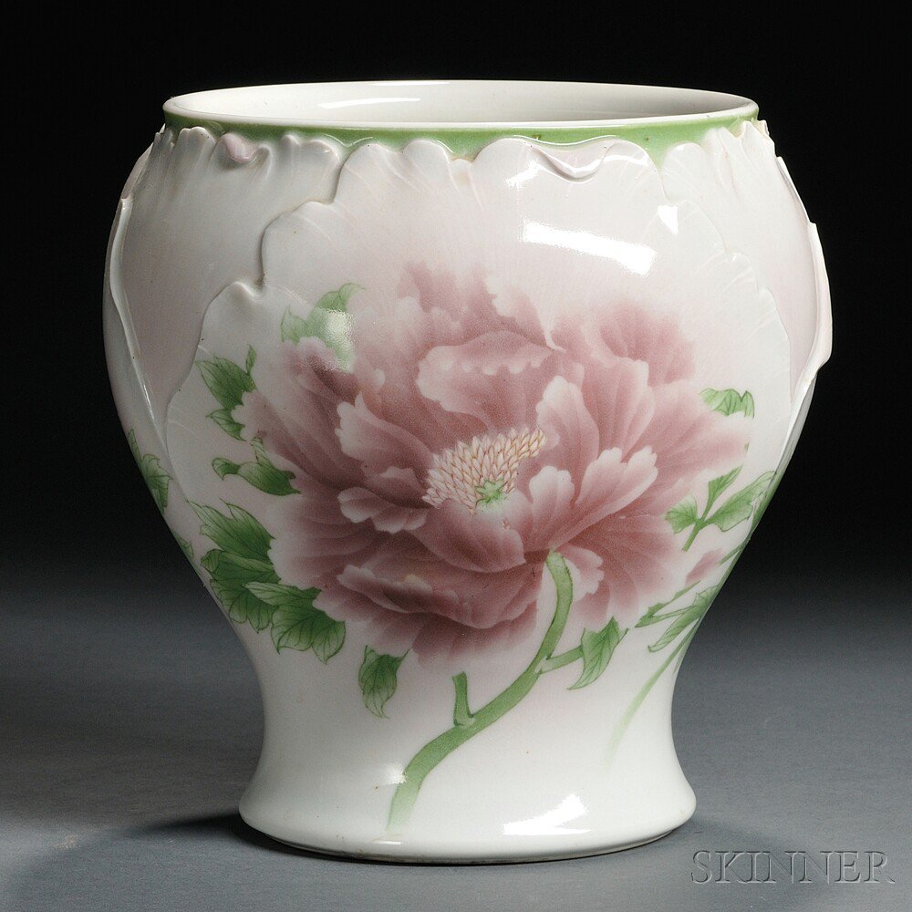 Appraisal: Makuzu Kozan - Vase Japan th th century with peonies