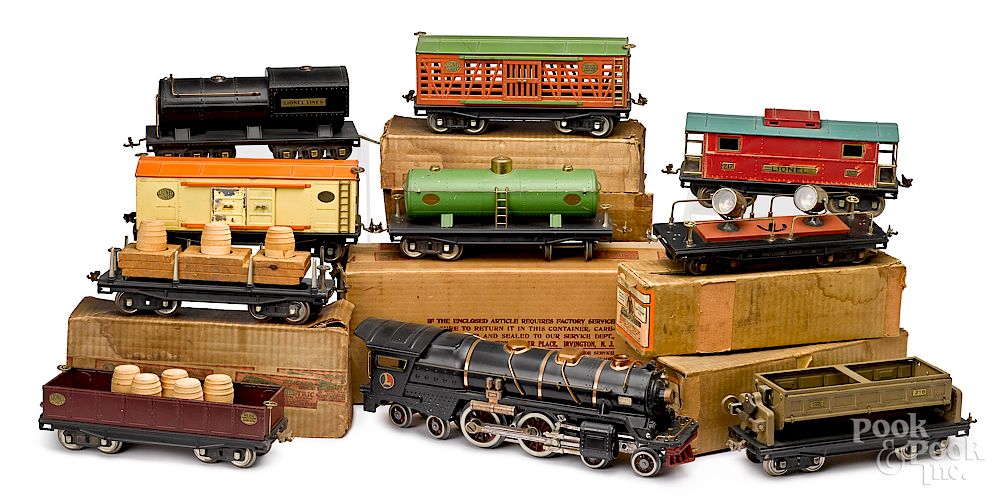 Appraisal: Lionel pre-war ten-piece freight train set Lionel pre-war ten-piece freight