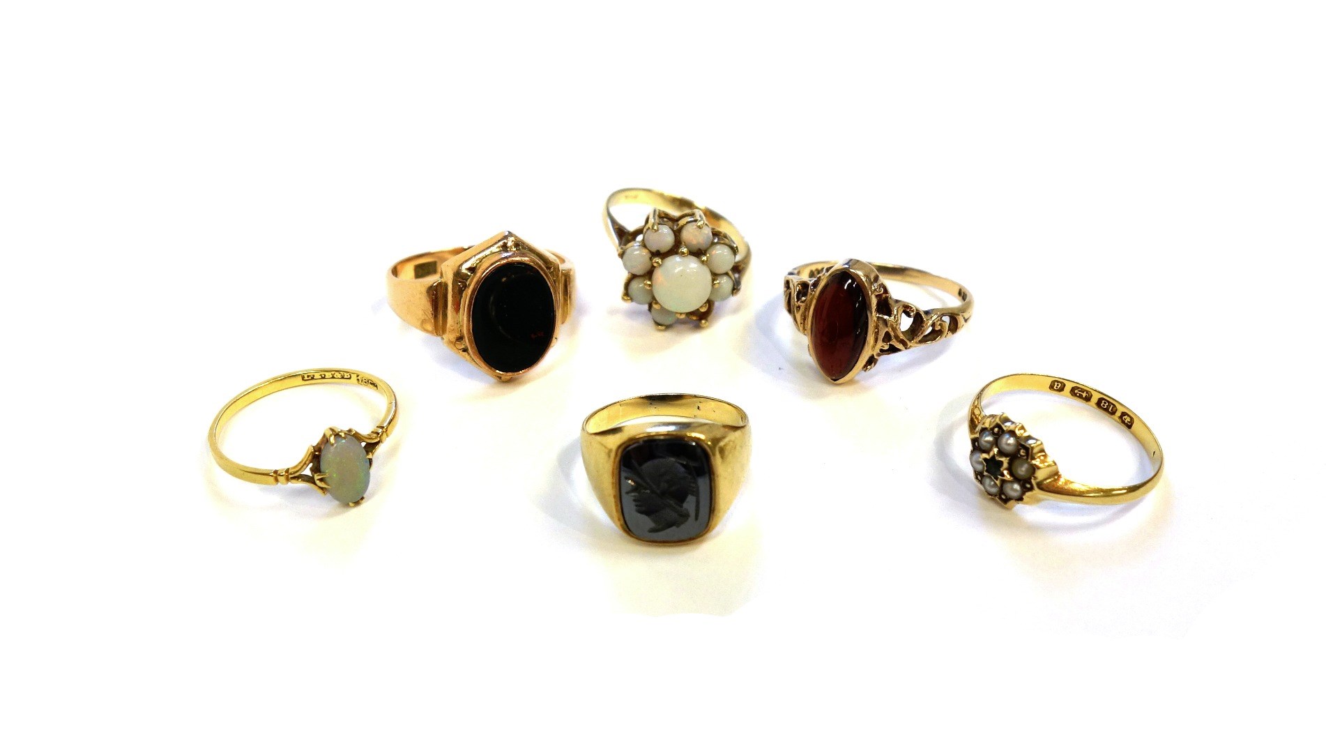 Appraisal: A gold and bloodstone set oval signet style ring a