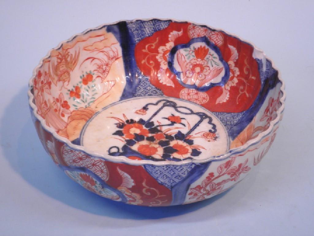 Appraisal: A late thC early thC Japanese Imari bowl with a