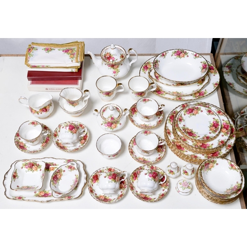 Appraisal: An extensive Royal Albert Old Country Roses pattern dinner service