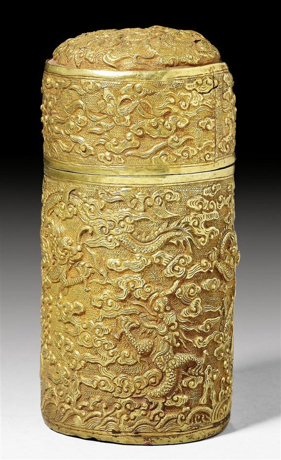 Appraisal: A CYLINDRICAL COVERED GOLD BOX WITH DRAGON DESIGN China or