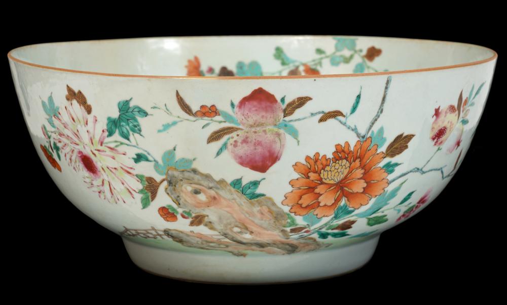 Appraisal: LARGE CHINESE EXPORT PORCELAIN PUNCH BOWLFine Chinese Export punch bowl