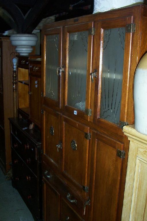 Appraisal: The Gilda panelled oak kitchen cabinet fitted with an arrangement