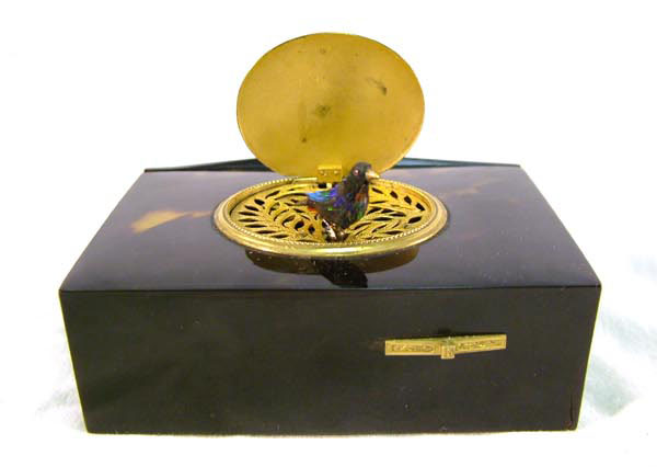 Appraisal: Chirping bird automaton in shell box with etched brass lid