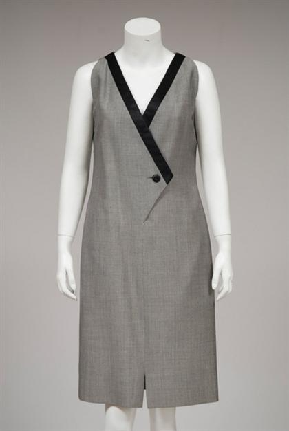 Appraisal: Galanos gray sleeveless shift dress s Gray heather suiting with