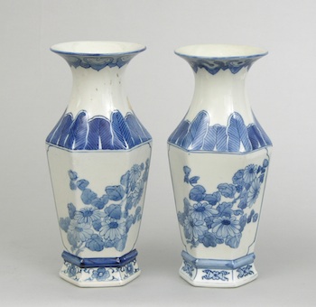 Appraisal: A Pair of th Century Chinese Blue White Vases A