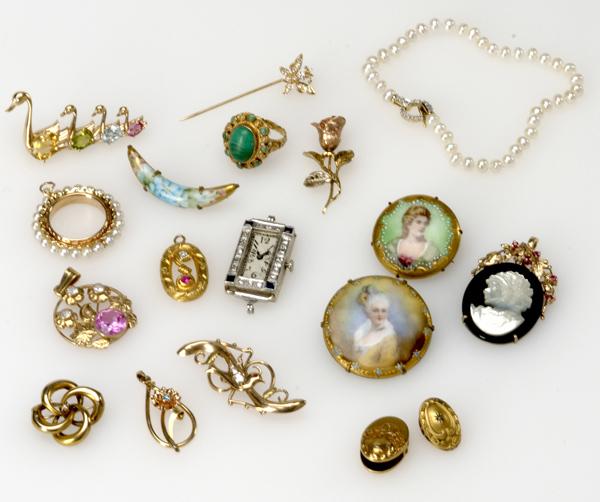 Appraisal: GOLD JEWELRY WITH DIAMONDS ETC Eighteen pieces include Art Deco