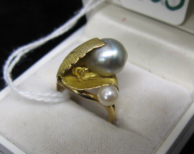 Appraisal: PEARL AND EIGHTEEN KARAT GOLD RING set with a black