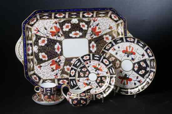 Appraisal: PIECES ROYAL CROWN DERBY ''TRADITIONAL IMARI'' PORCELAIN Including cake plate