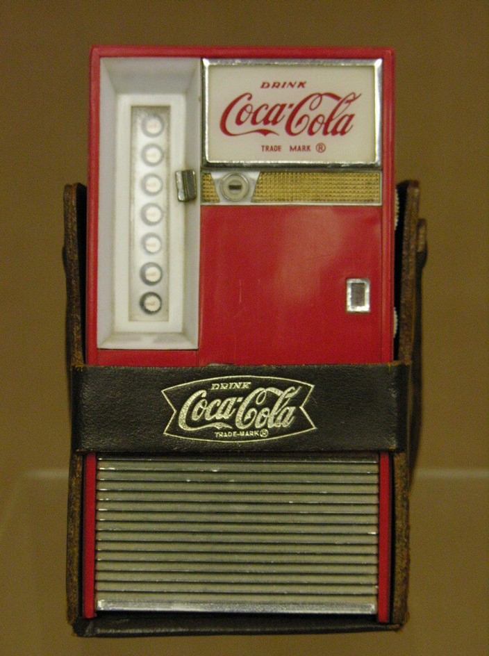 Appraisal: S COCA COLA COKE MACHINE TRANSISTOR RADIO Circa 's Coca-Cola