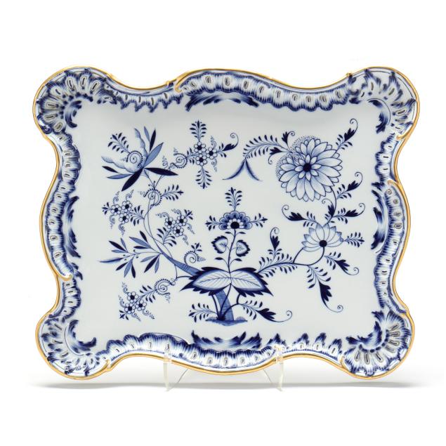 Appraisal: MEISSEN BLUE ONION SERVING TRAY Late th century having a