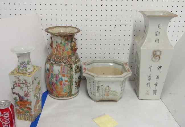 Appraisal: Asian porcelain lot four pieces including '' Ht vase slight