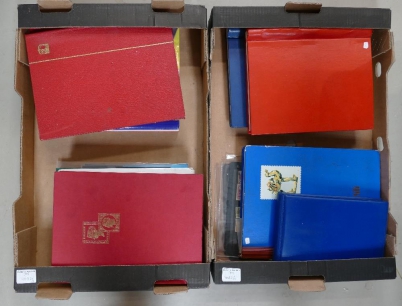 Appraisal: A large collection of world stamps in albums trays