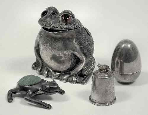 Appraisal: An Elizabeth II silver inkwell modelled as a seated toad