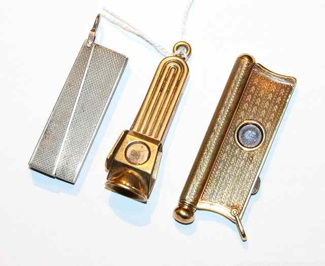 Appraisal: A CT GOLD CIGAR CUTTER FOR CARTIER LONDON long a