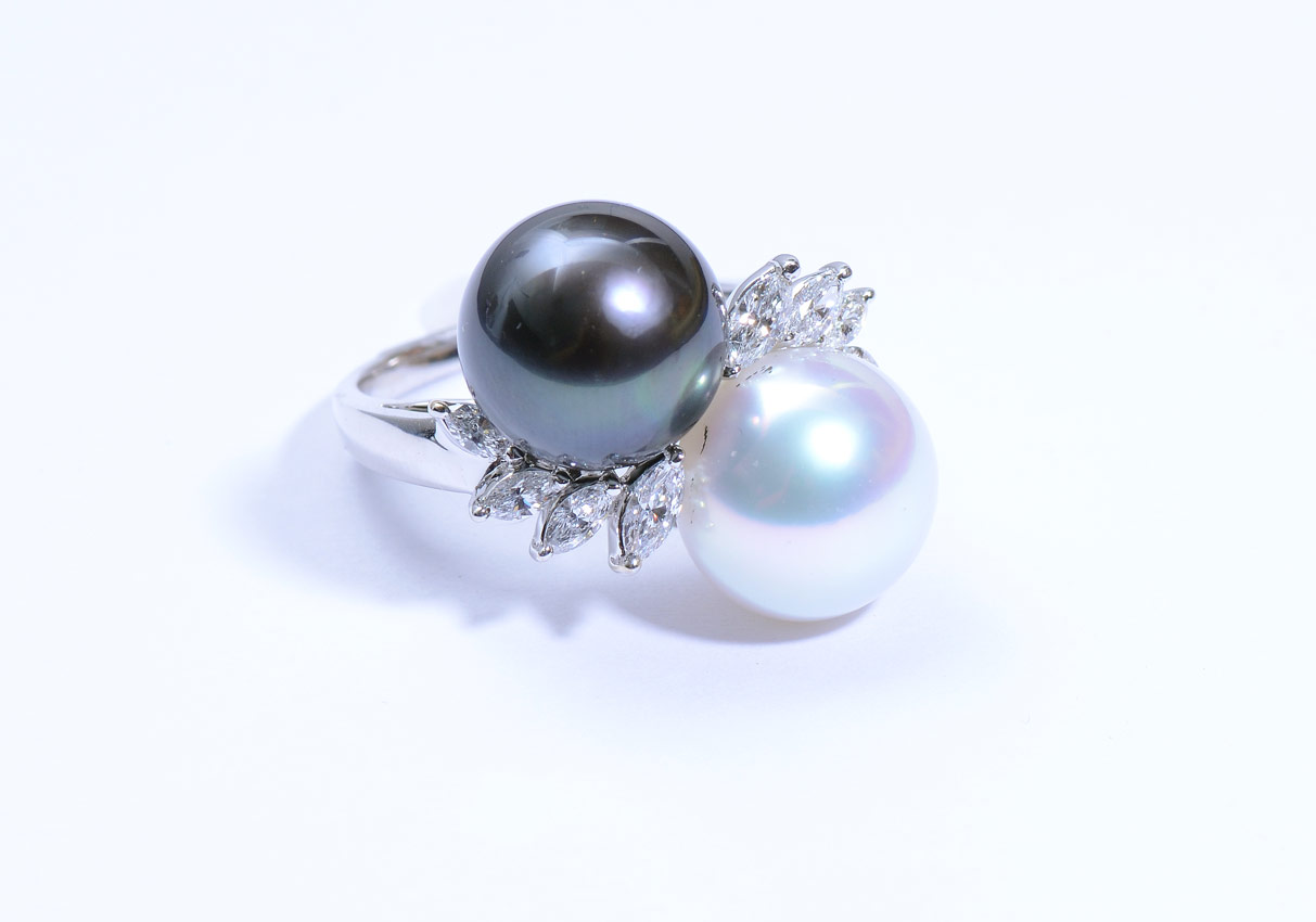 Appraisal: AKOYA CULTURED PEARL RING K white gold ring with pearls