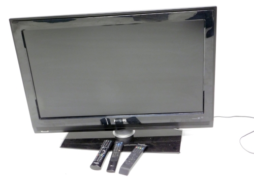 Appraisal: A Philips flat screen TV HD Ready in black trim