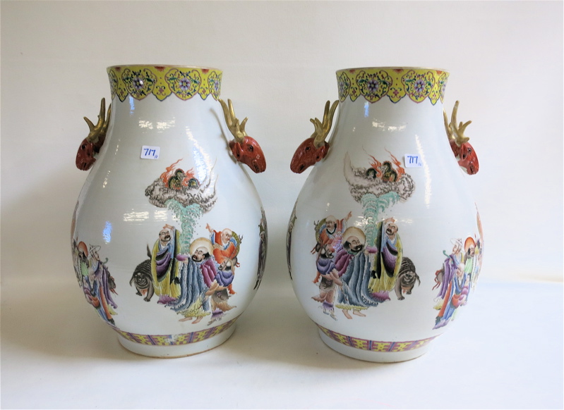 Appraisal: A FINE PAIR OF CHINESE HU-SHAPED PORCELAIN VASES the sides