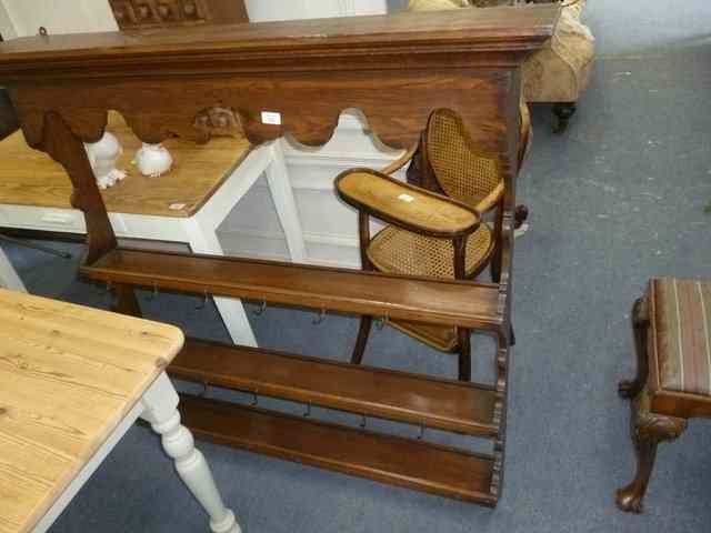 Appraisal: AN EARLY TH CENTURY OAK PLATE RACK wide