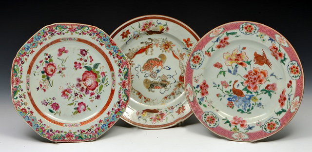 Appraisal: A CHINESE FAMILLE ROSE PLATE painted with two central dogs