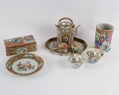 Appraisal: A group of Canton famille rose items comprising two bowls