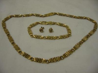 Appraisal: A CT GOLD FANCY FOUR BAR GATE BRACELET and matching