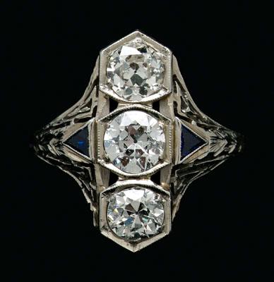 Appraisal: Vintage diamond white gold ring three old European-cut diamonds estimated