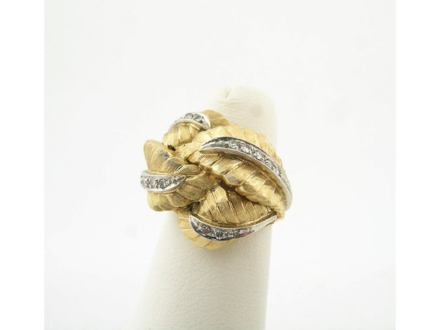 Appraisal: K yellow gold lady's ring with sixteen single cut diamonds