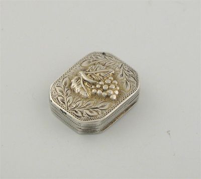 Appraisal: A George III vinaigrette with canted corners decorated with foliage