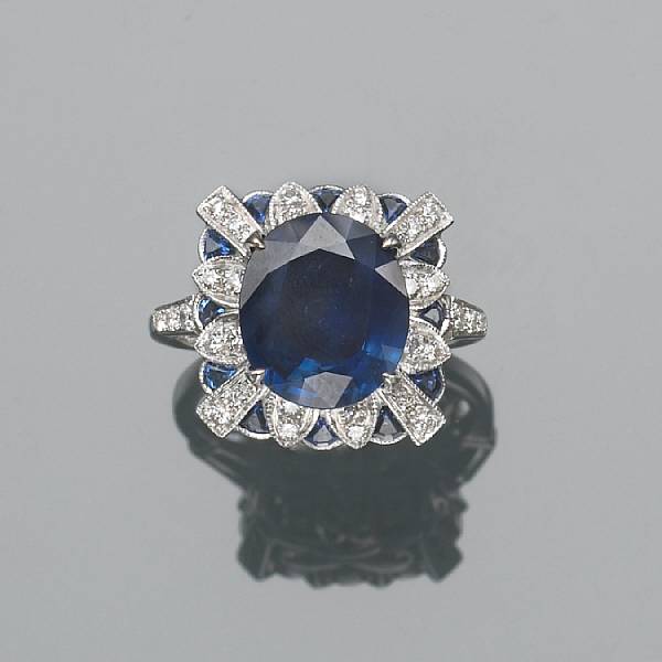 Appraisal: A sapphire diamond and k white gold ring sapphire weighing