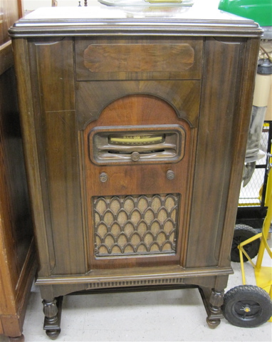 Appraisal: RCA VICTOR CONSOLE RADIO PHONOGRAPH Radiola RE- c having a