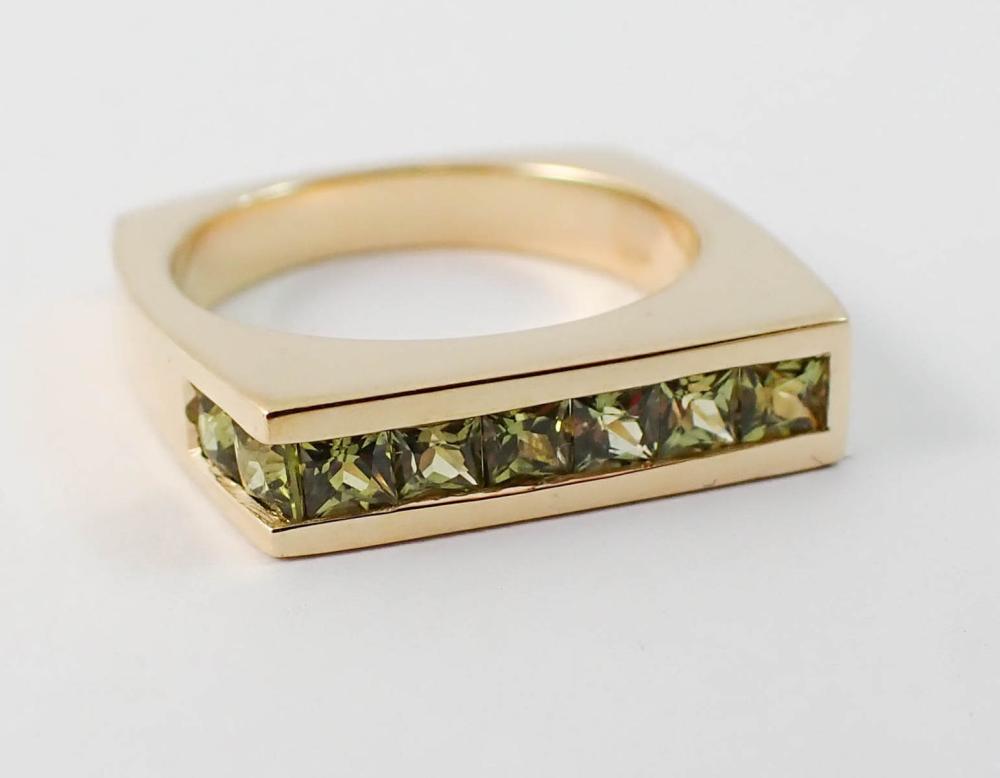 Appraisal: GREEN SAPPHIRE AND FOURTEEN KARAT GOLD RING The k yellow