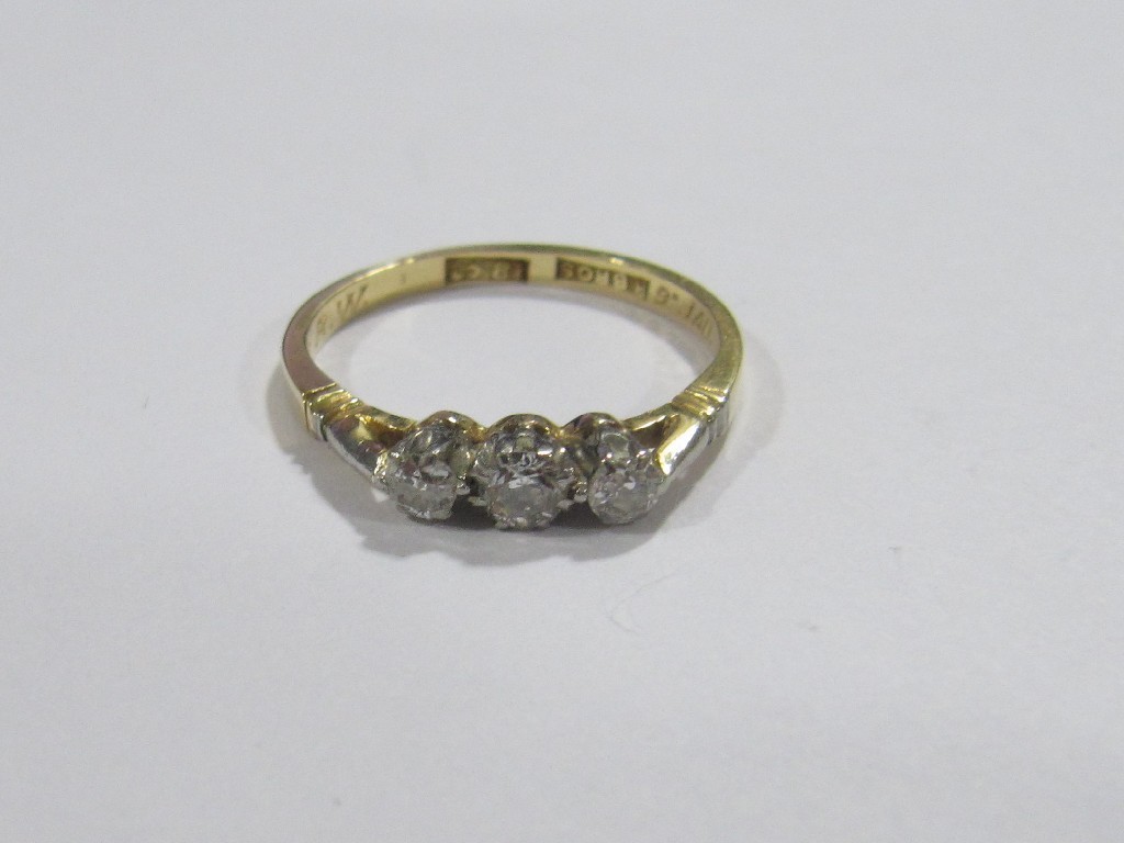 Appraisal: Nineteen thirties ct gold diamond three stone ring Ring size