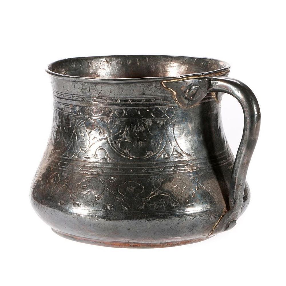 Appraisal: th century tankard An th century Spanish Colonial silver metal