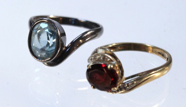 Appraisal: Two dress rings comprising a ladies garnet cross over ring