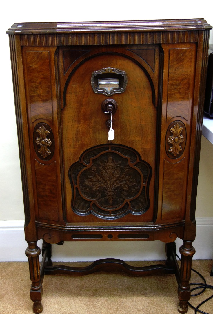 Appraisal: A Brunswick drawing room model cabinet valve radio in carved