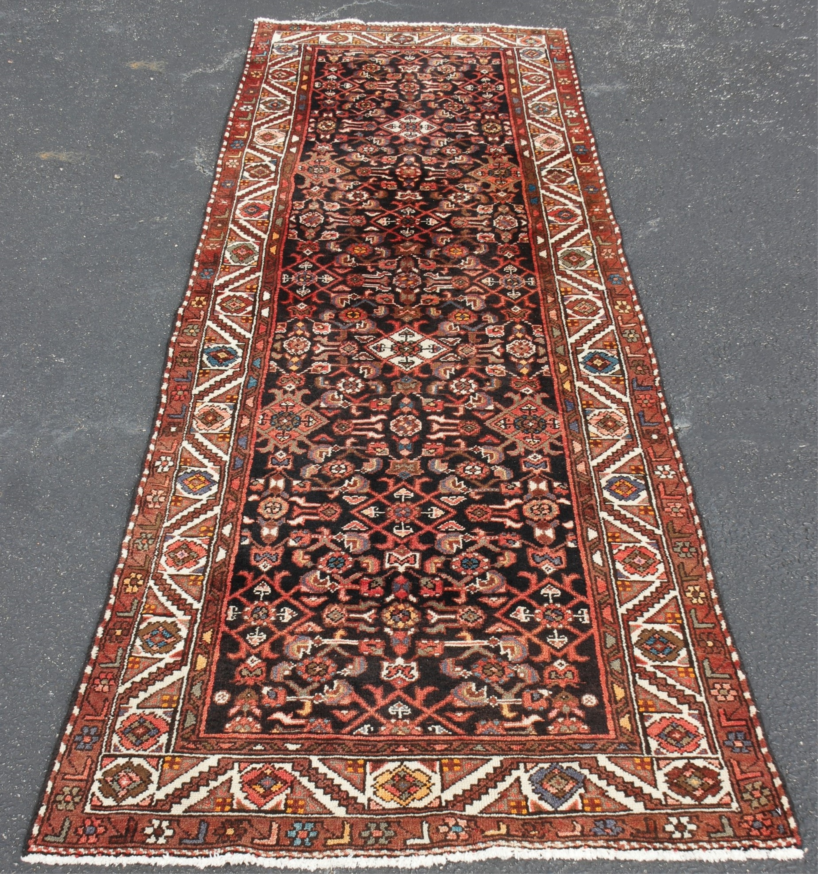 Appraisal: ORIENTAL RUG ' X ' HAMEDAN Oriental Rug ' X