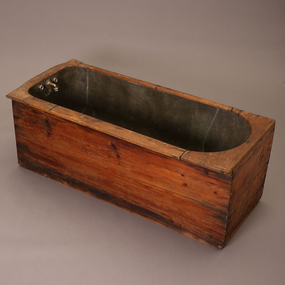 Appraisal: American Copper Basin Bathtub ca - American Copper Basin Bathtub