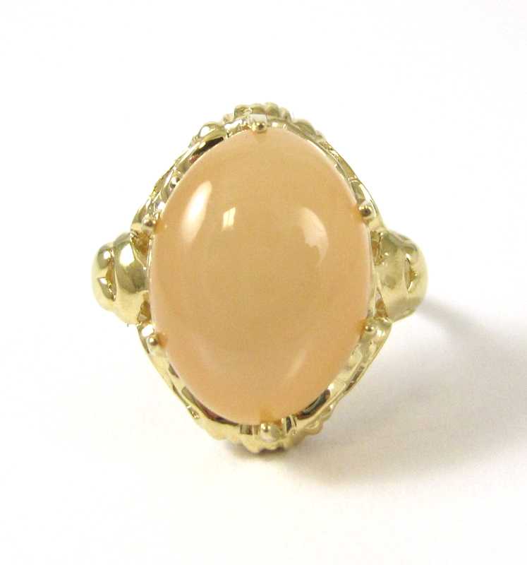 Appraisal: TANGERINE CAT'S EYE MOONSTONE RING k yellow gold set with