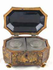 Appraisal: A fine Chinese lacquer tea caddy on claw feet the